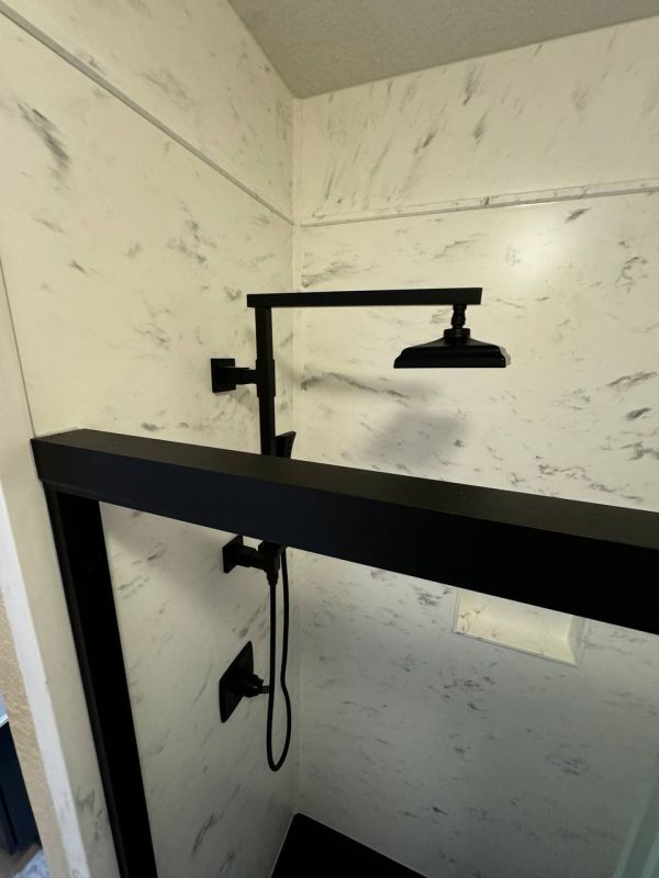 Shower Installation Features That Improve Water Efficiency